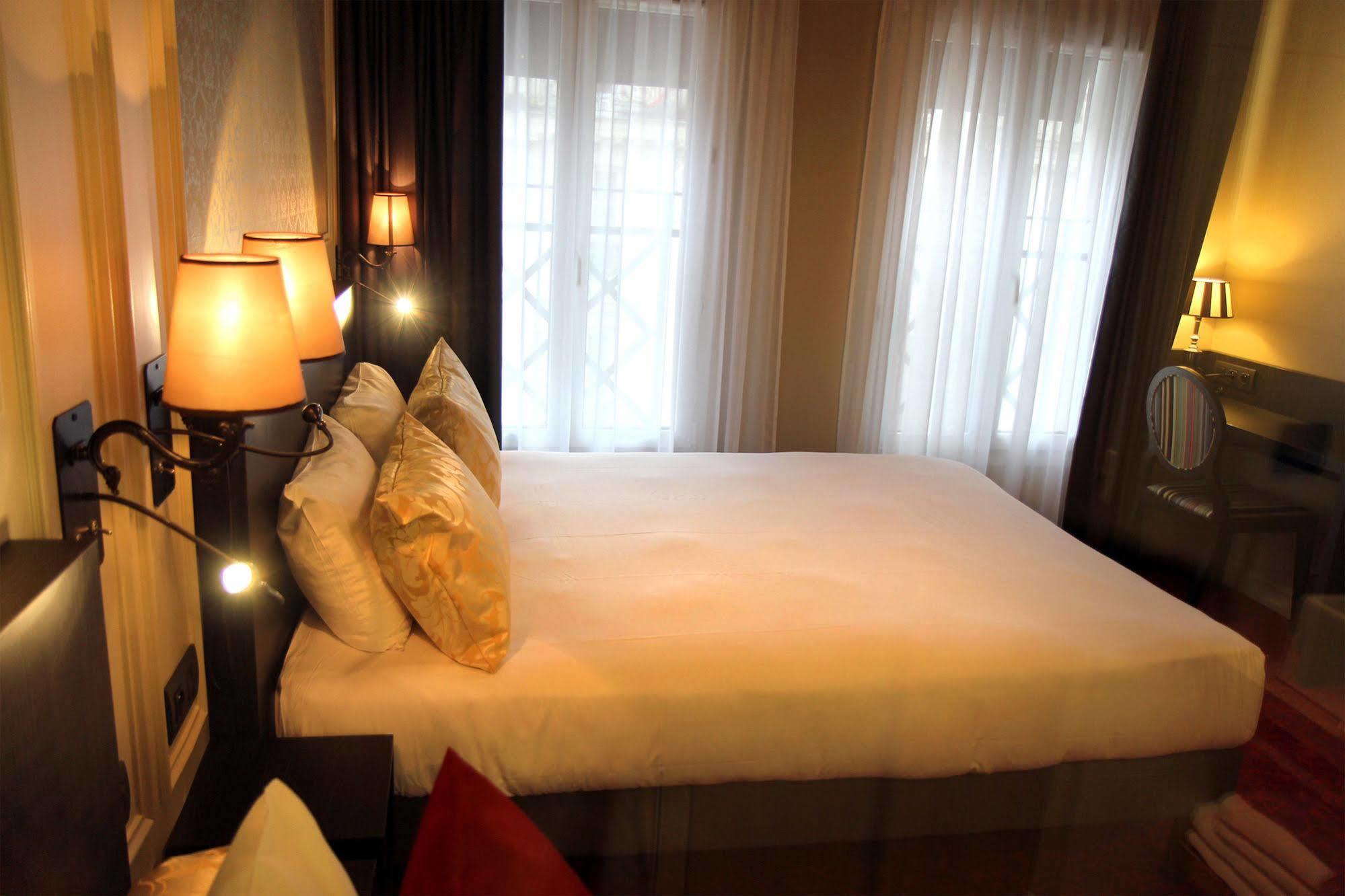 Best Western Le Montmartre - Saint Pierre Париж Екстериор снимка